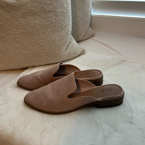 Indigo Rd. Hayze Mules - Picture 2 of 2